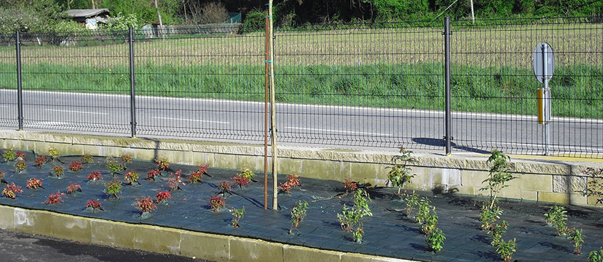 TELO PER PACCIAMATURA NERO QUADRETTATO TESSUTO POLIPROPILENE ANTISTRAPPO - MT 10 X 3,30 H 4 width=600