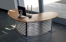 SCRIVANIA “BOOMERANG”  IN ACCIAIO INOX CON PIANALE MINI